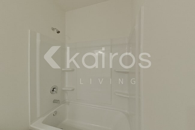 Building Photo - 631 Castillo Dr