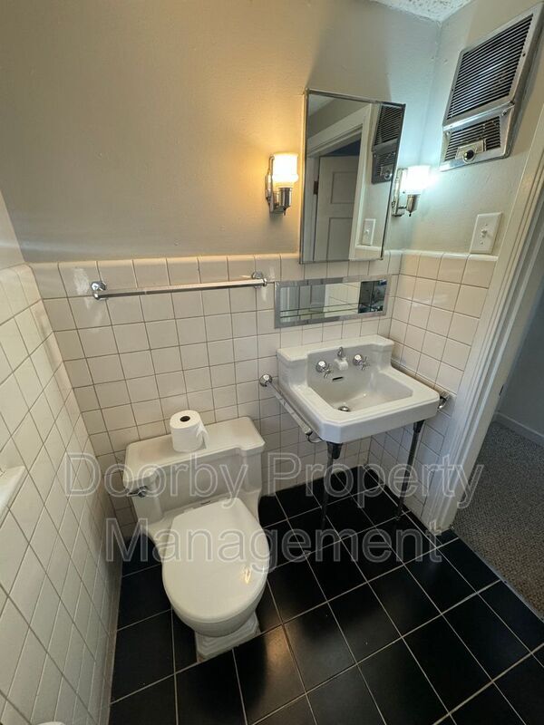 Building Photo - 408 Frazier Dr