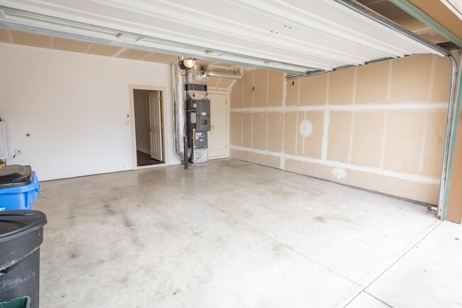 Building Photo - Three bedroom house in Hazel Dell - Built in 2014