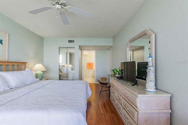 Building Photo - 6085 Bahia Del Mar Cir N