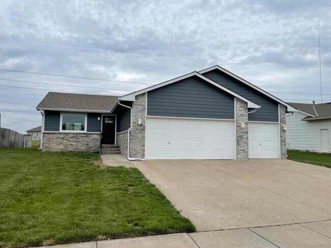 Building Photo - 627 Union Park Cir