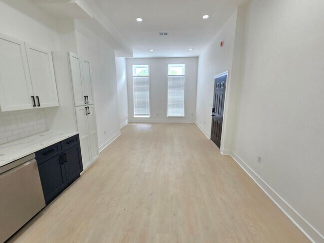 Building Photo - 1012 W Lanvale St