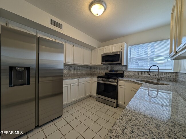 Building Photo - 3149 Crazy Horse Dr