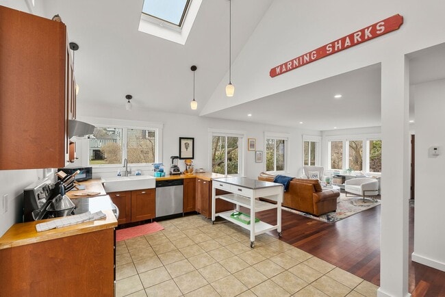 Building Photo - Year-round 3-Bedroom Home in Rockport