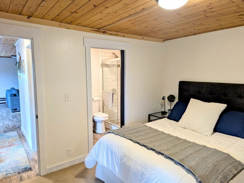 Building Photo - 7110 Stagecoach Dr