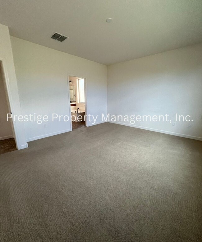 Building Photo - Dont Miss This Spacious Northwest home!!!