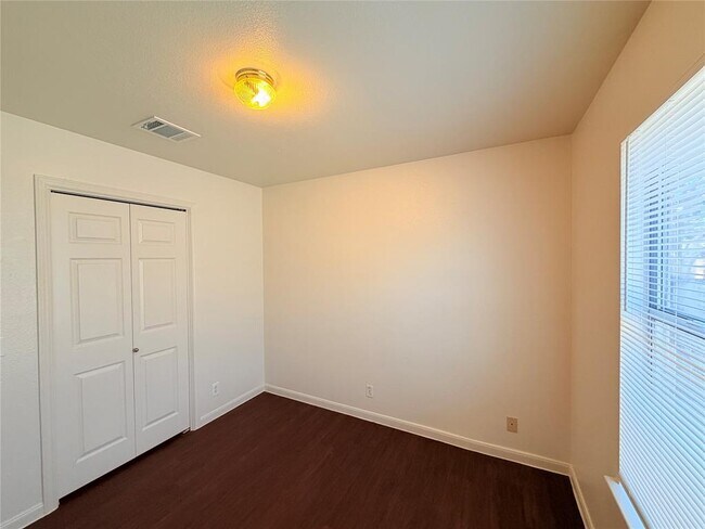 Building Photo - 124 Estate Cove