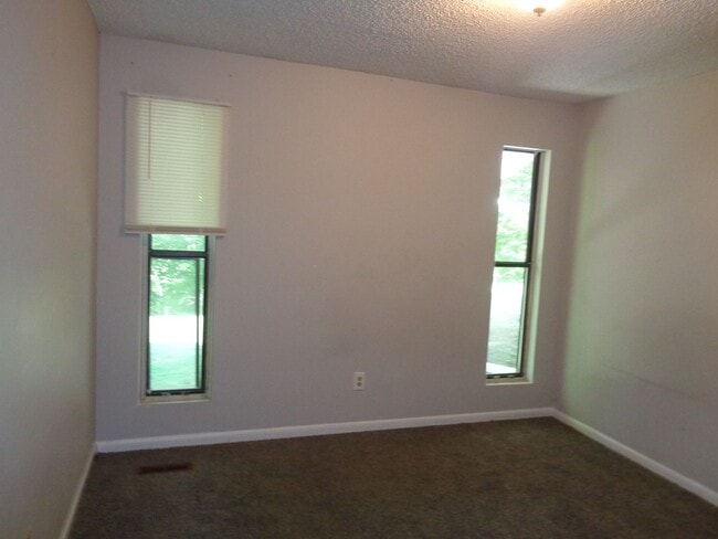 Building Photo - Heather Hills-Townhouse For Rent