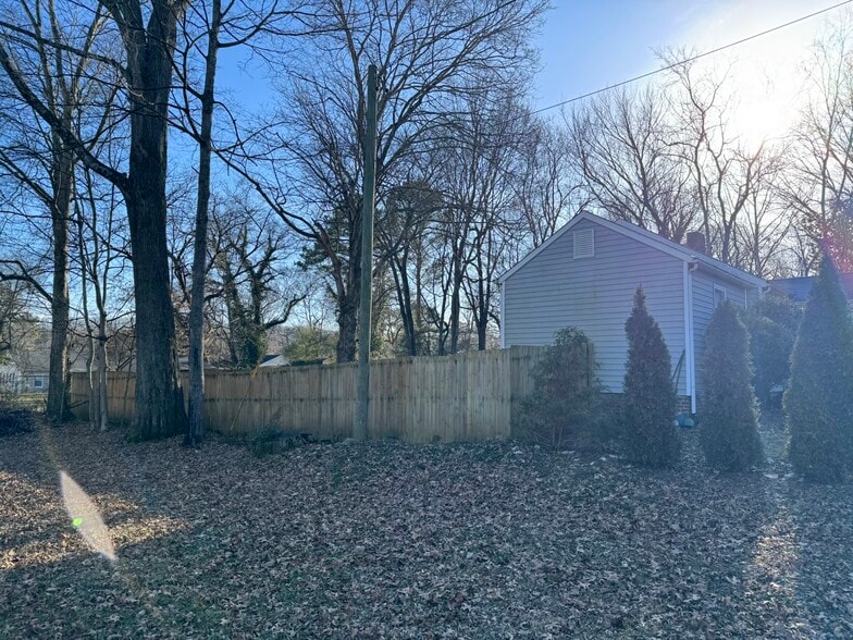 Left side of home & fencing - 2406 Highland Dr