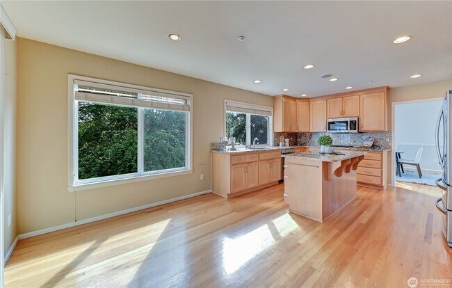 Building Photo - ? Stunning 4BR/3.5BA Home in Lake Forest P...