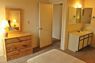 Building Photo - Treehouse Condo- 2 Bedroom/2 Bath Unit with Wifi & Clubhouse