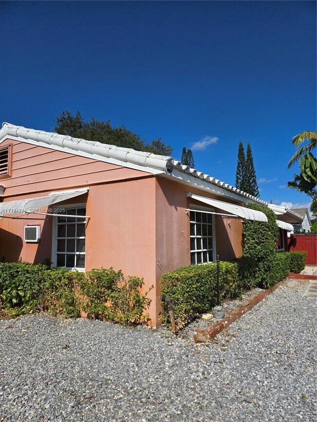 Building Photo - 1117 NE 17th Way