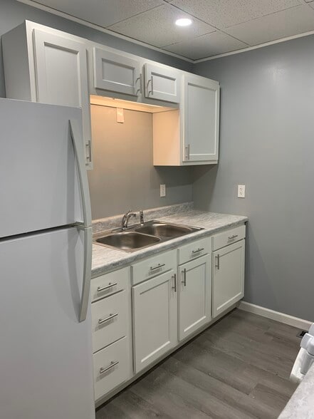 Primary Photo - 23 Hakes Ave