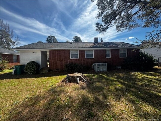 Building Photo - 1305 E 13th St