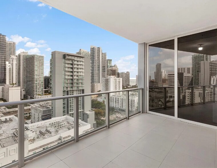 Building Photo - 1010 SW 2nd Ave