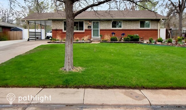 Primary Photo - 484 N Moline St