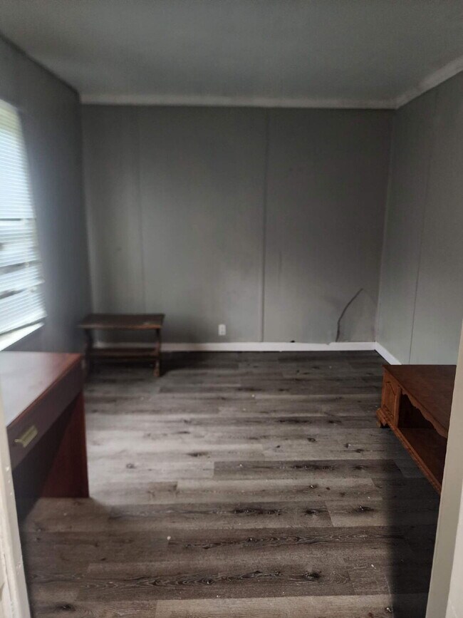 Building Photo - 2 bedroom 1 bed