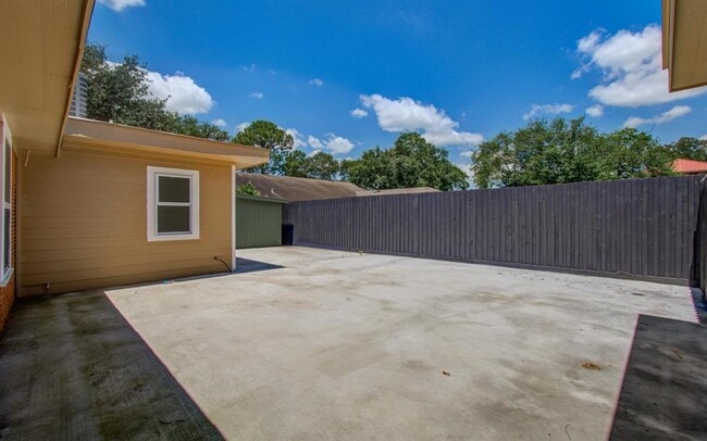 Building Photo - 9009 Conger St
