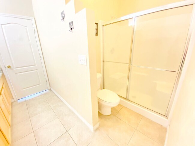 Building Photo - Stunning Lake View Home in Waterside Estate!