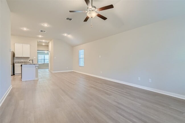 Building Photo - Gorgeous 2 bedroom rental! $500 off of the first full month's rent!