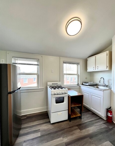 Kitchen - 16 Bellair Pl