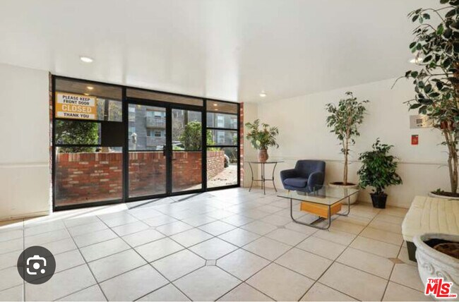 Building Photo - 1125 Pico Blvd