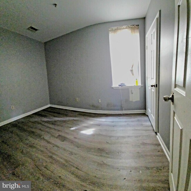 Building Photo - 1704 W Diamond St