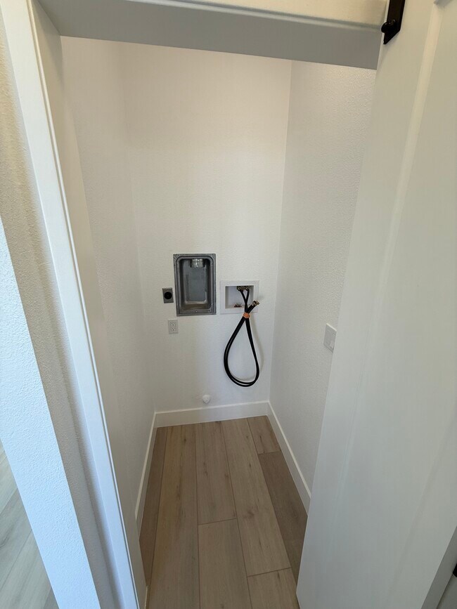 Building Photo - 11483 Delano St