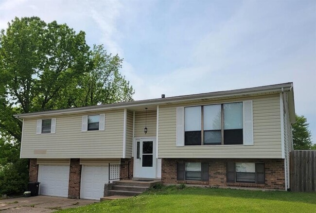 Building Photo - 3932 Silver Ridge Dr