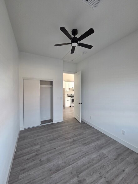 Building Photo - 926 W Estes Way