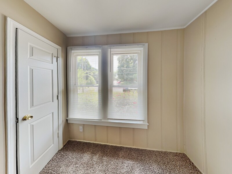 Building Photo - 2497 Lakewood Ave SW