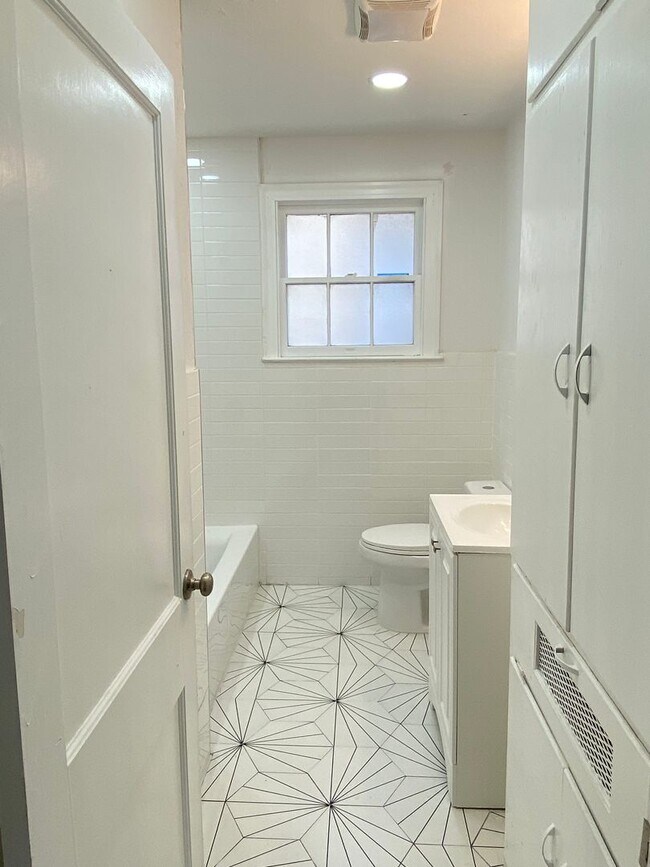 Building Photo - UT PRE LEASE: Charming 3 bed / 2 bath Hous...