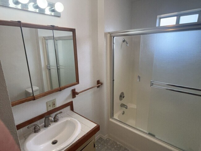 Building Photo - 3-Bedroom home on quiet Myrtle Town street