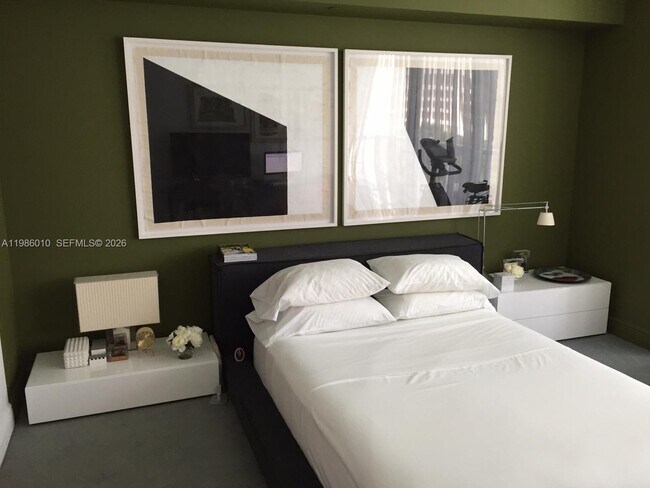 Building Photo - 475 Brickell Ave