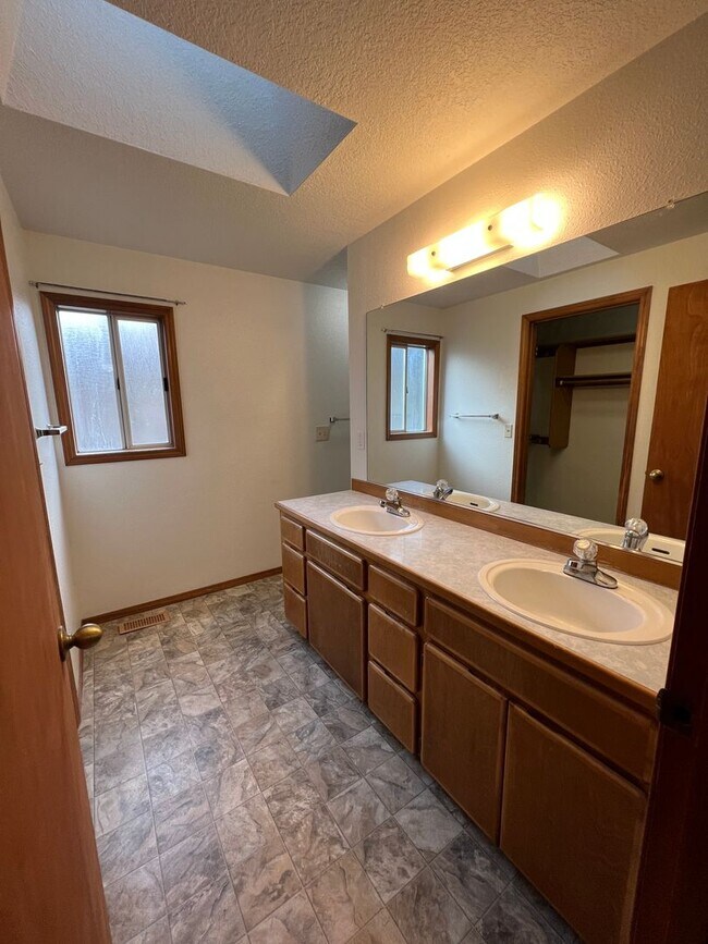 Building Photo - 3 Bedroom Home in Troutdale