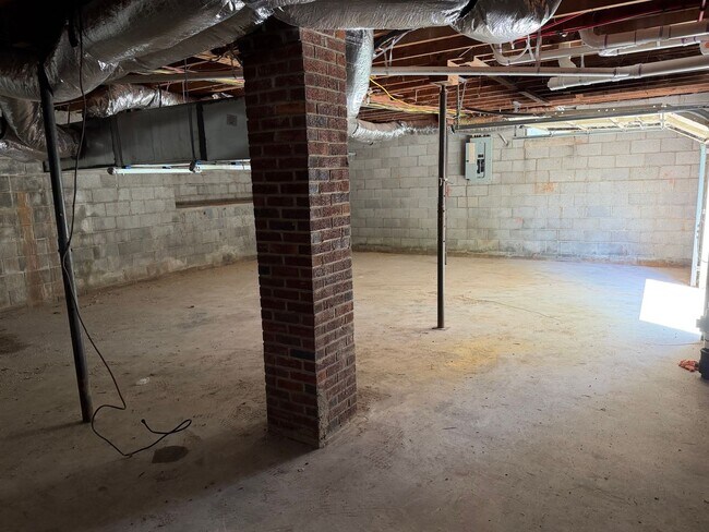Building Photo - 1096 Old Hwy 52 S