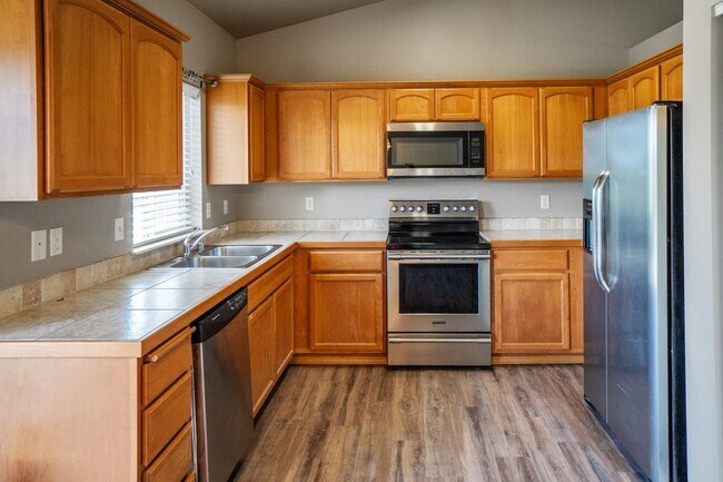 Building Photo - Beautiful Single Family Home Located on Th...