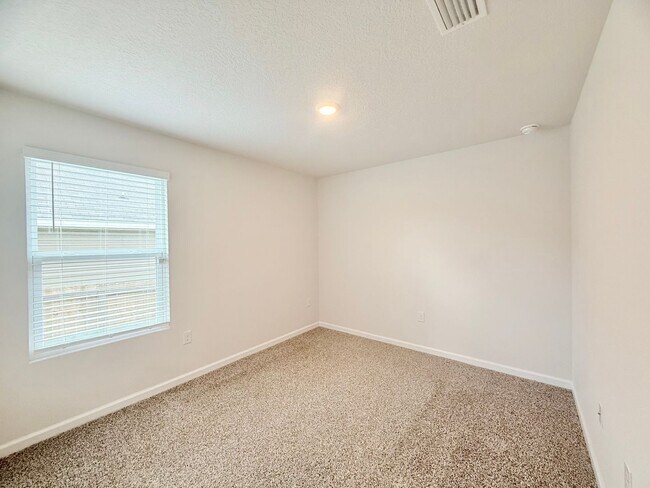 Building Photo - Modern 3-Bedroom Home in Bridlewood