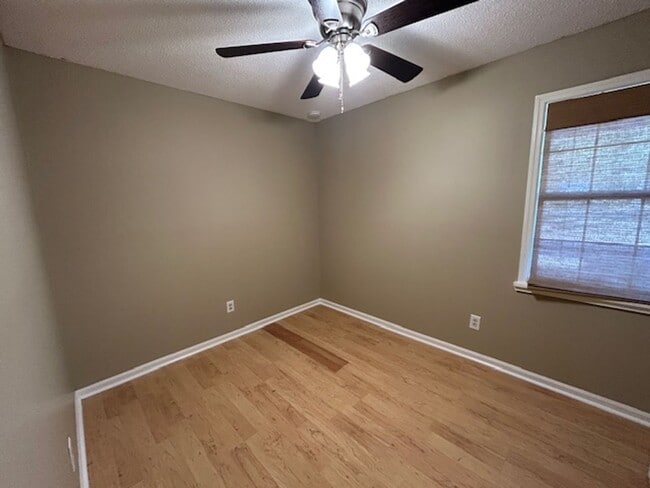 Building Photo - 3-bedroom home located in the charming Lake Park, GA