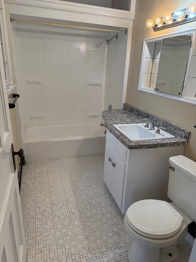 Building Photo - 1539 Brinckerhoff Ave