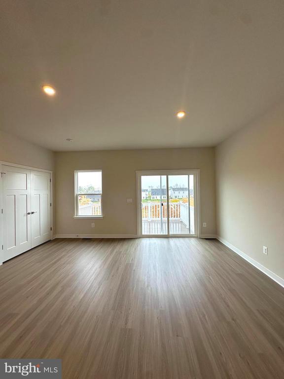 Building Photo - 369 Huntwell W Ave