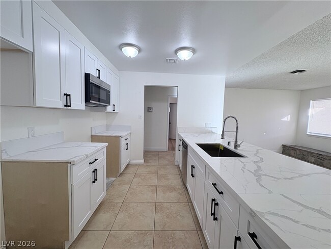 Building Photo - 1575 Cherokee Ln