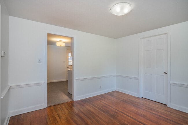 Building Photo - 130 Hampton Ave