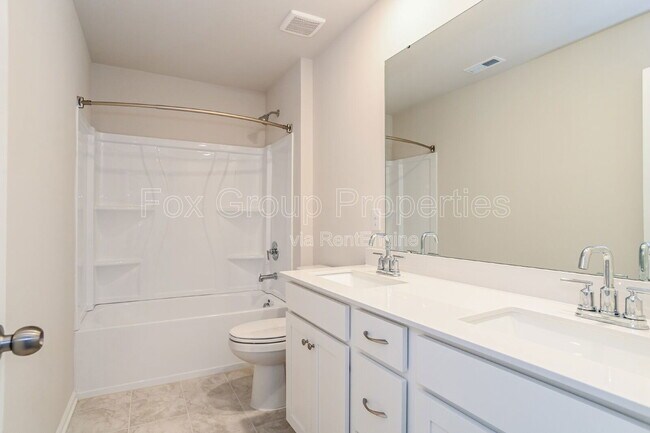 Building Photo - 6295 Fairfax Ct