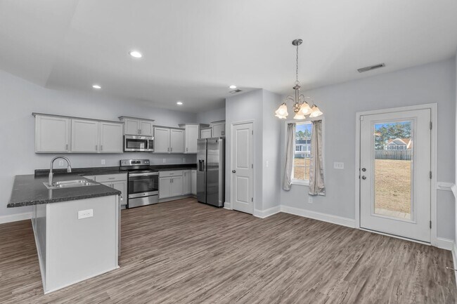 Building Photo - 3 bedroom 2 bathroom with a bonus room
