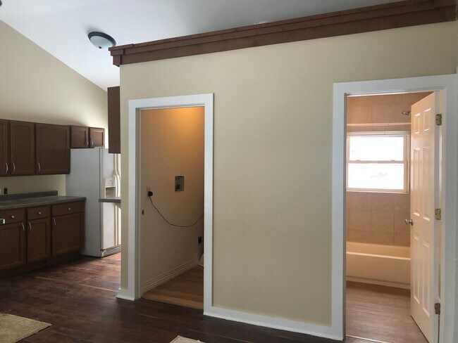Building Photo - Cute 2 Bedroom in Wonder Lake! Large Fenced Yard!