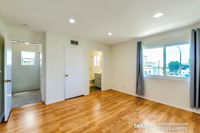 Building Photo - 720 Waterloo St