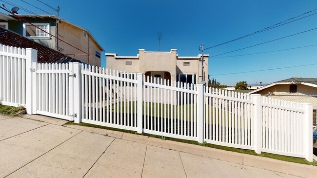 Building Photo - 715 Orme Ave