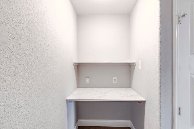 Building Photo - 2930 Saulsbury Dr