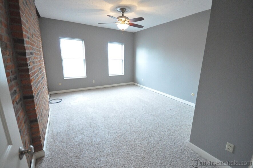 Building Photo - 820 Summit St